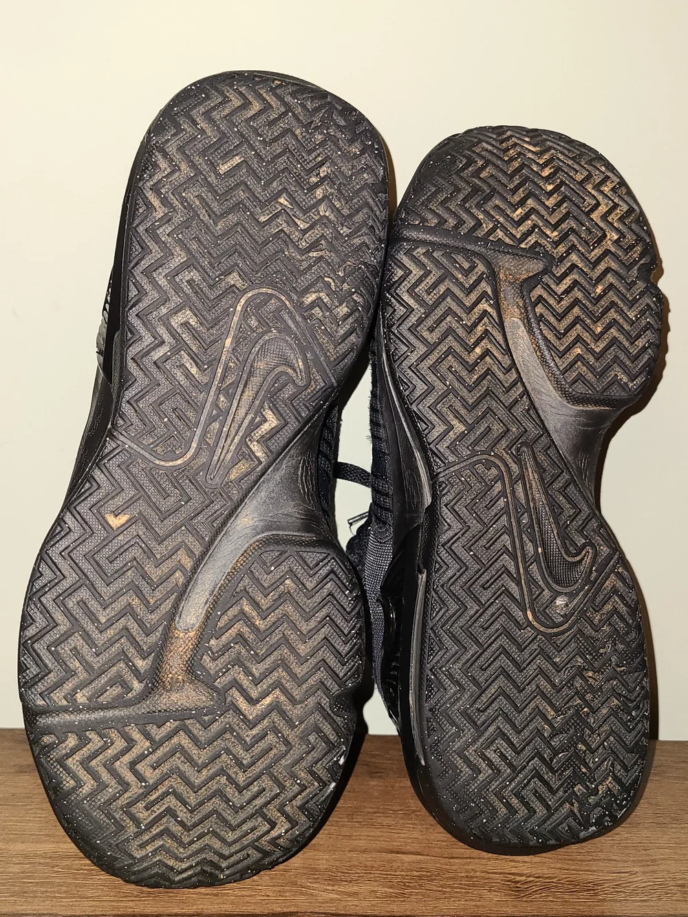 Size 7.5 - Nike LeBron Witness VII